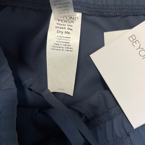 New Beyond Yoga City Chic Wide Leg Cargo Pant in Color NCNVY (Navy) - Size L - Picture 7 of 7